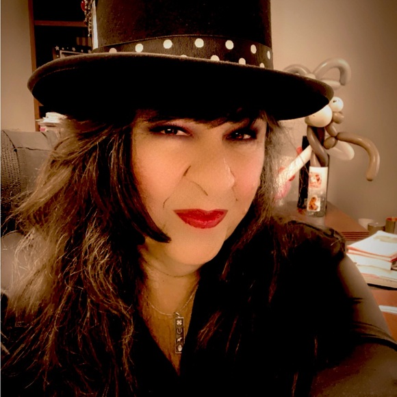 Meet your Posher, Esther - Picture 1 of 1